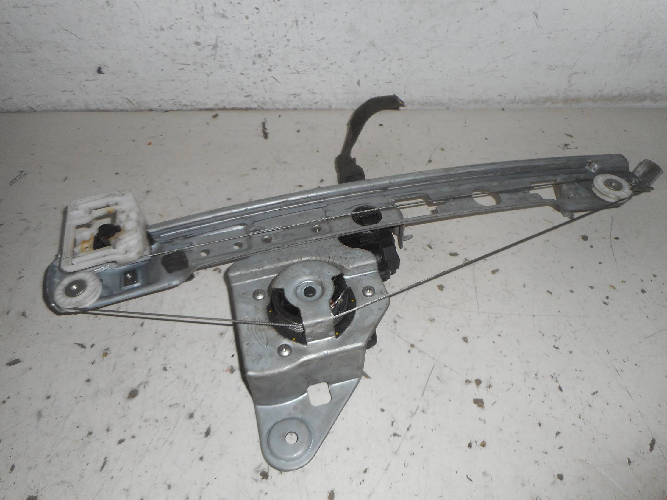 Alzacristallo elettr. porta post. con motorino sx.